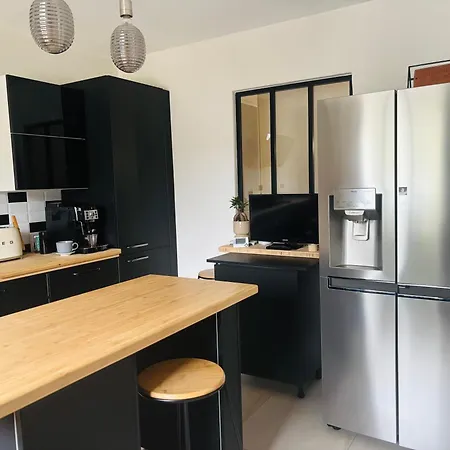 בית נופש Maison, Jardin, Circuit 10 Min